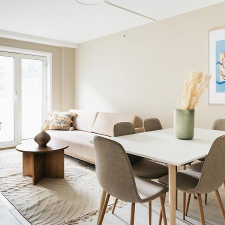 Stay Urban - Stylish Scandinavian Gem With French Balcony Bergen Bagian luar foto