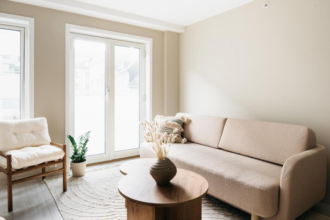 Stay Urban - Stylish Scandinavian Gem With French Balcony Bergen Bagian luar foto