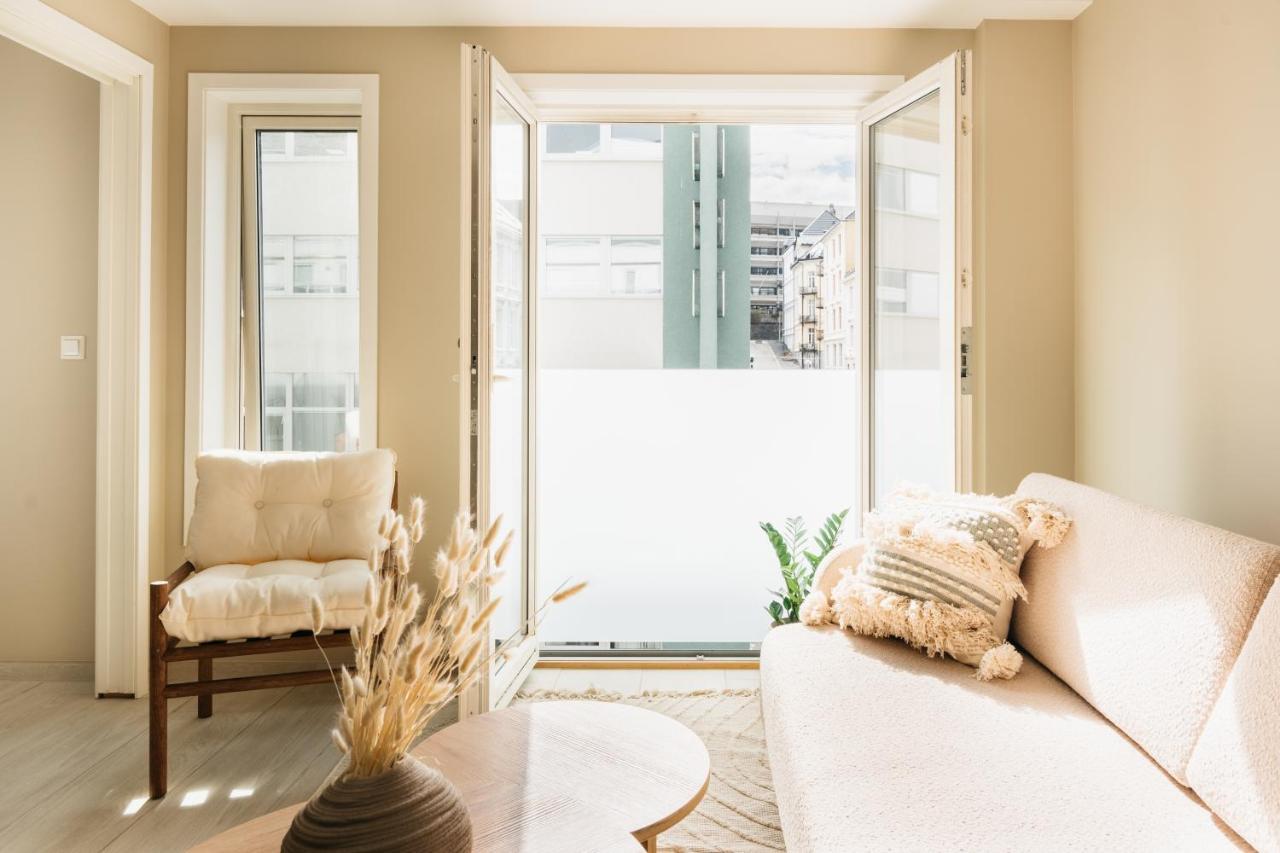 Stay Urban - Stylish Scandinavian Gem With French Balcony Bergen Bagian luar foto