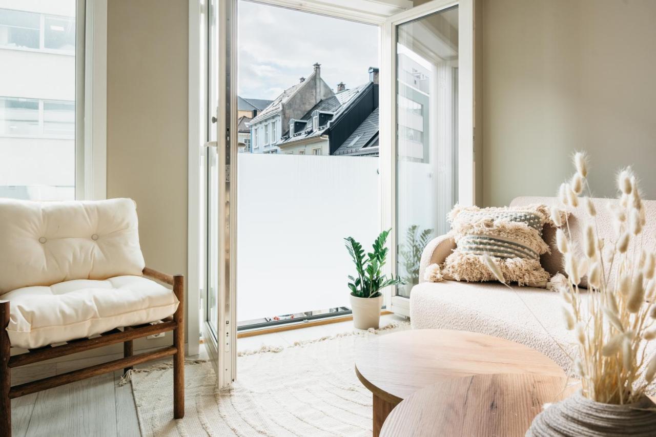 Stay Urban - Stylish Scandinavian Gem With French Balcony Bergen Bagian luar foto