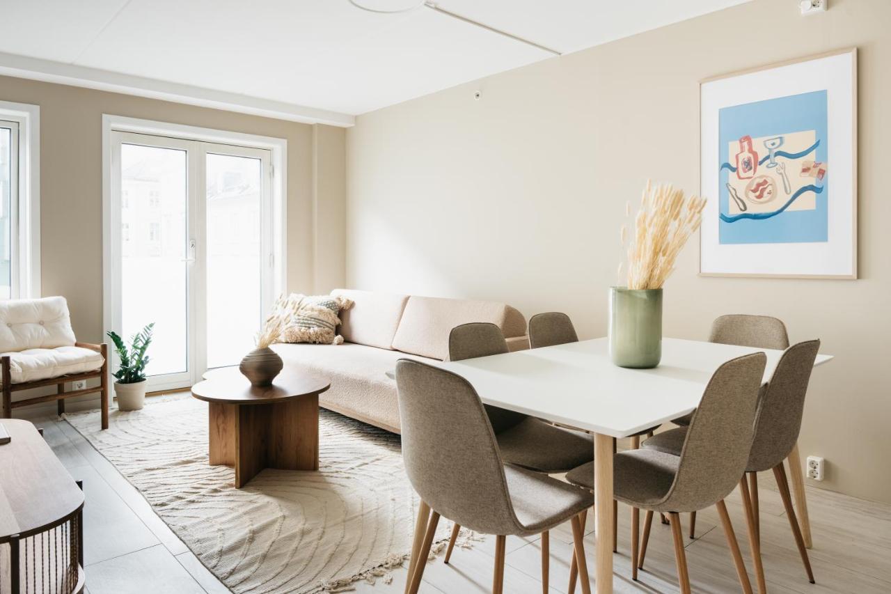Stay Urban - Stylish Scandinavian Gem With French Balcony Bergen Bagian luar foto